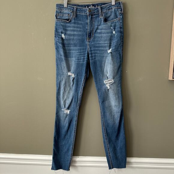 Hollister Ultra High Rise Distressed Skinny Jean  30/11R - Picture 1 of 5